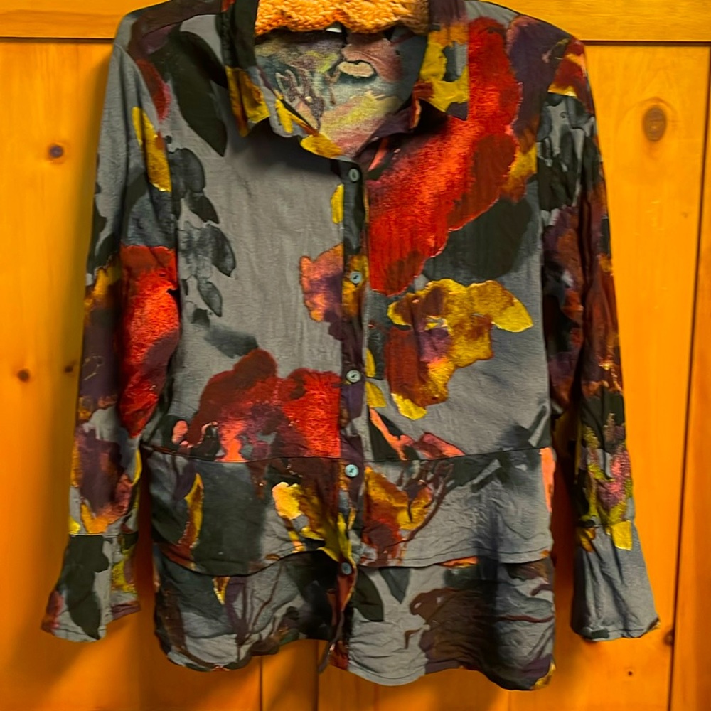 Habitat medium shirt